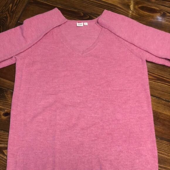 GAP Super Soft Pink Ladies Sweater - Picture 2 of 3